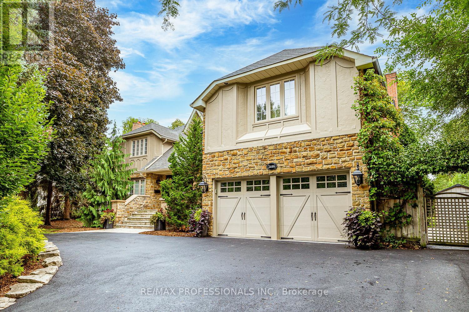 2446 Hammond Rd, Mississauga, ON L5K 1T2