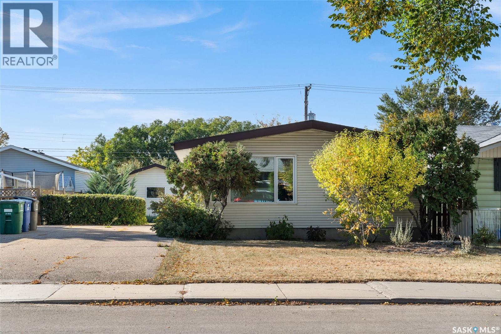 1621 H Ave N, Saskatoon, SK S7L 2E9