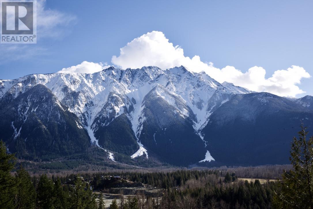 7501 Pebble Creek Dr, Pemberton, BC V0N 2L1
