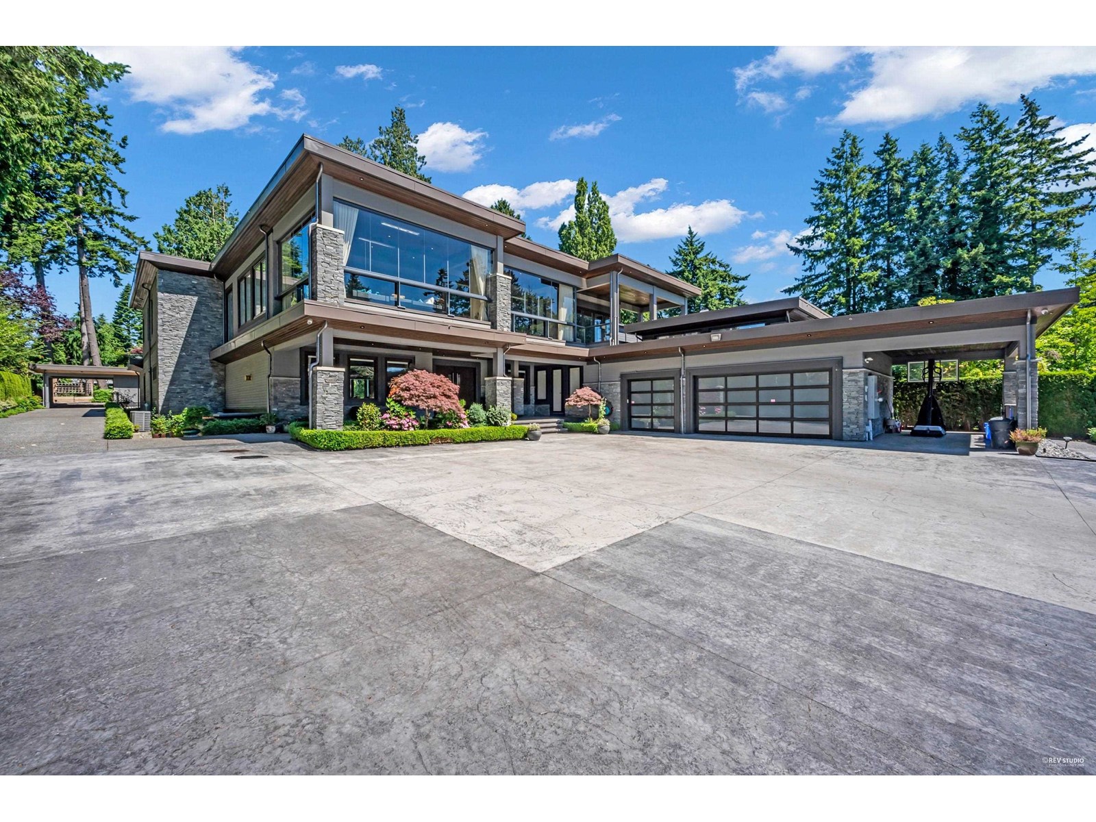 13657 Marine Dr, White Rock, BC V4B 1A3