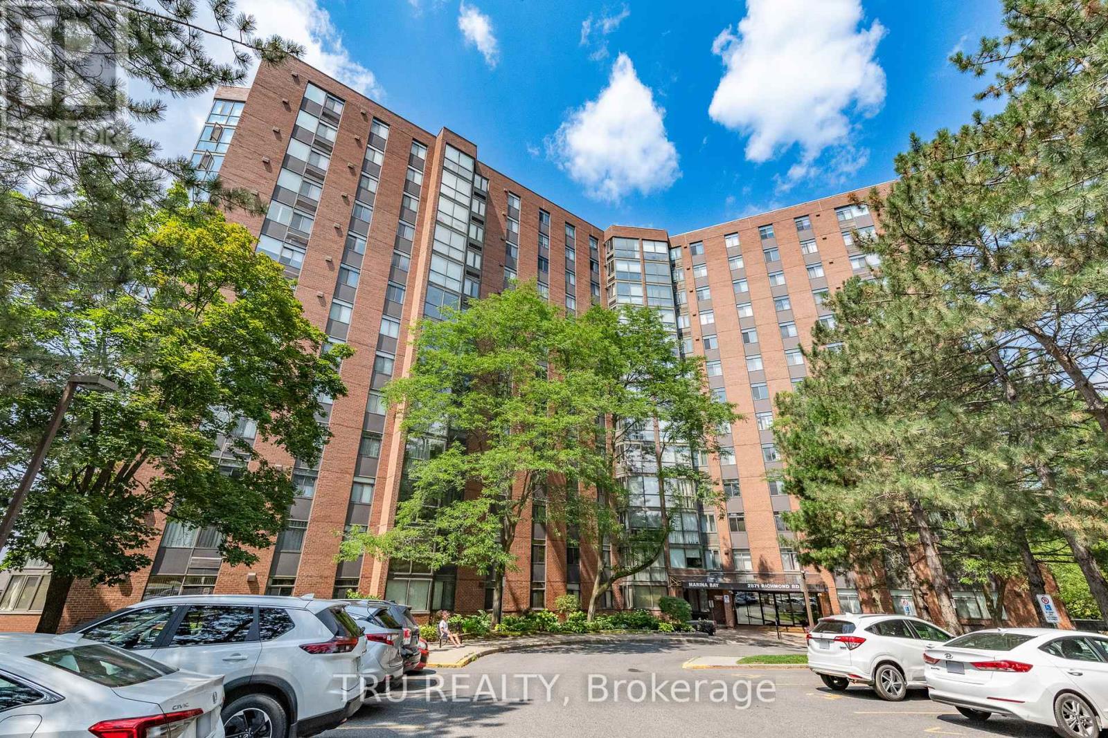 603 2871 Richmond Rd, Ottawa, ON K2B 8M5