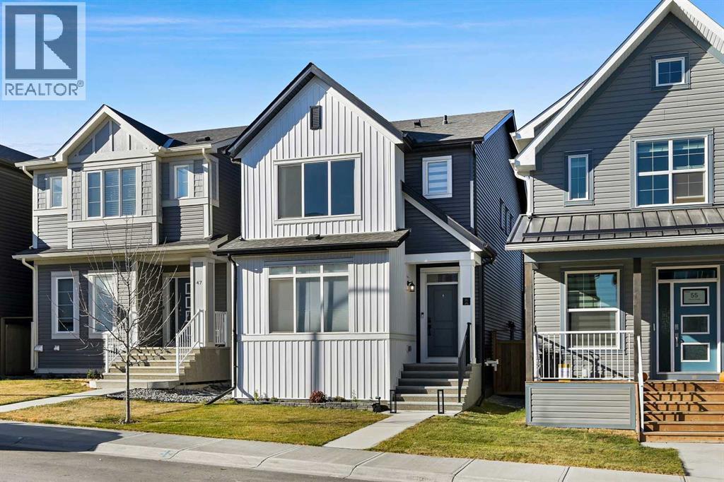 51 Herron St NE, Calgary, AB T3P 1Z1