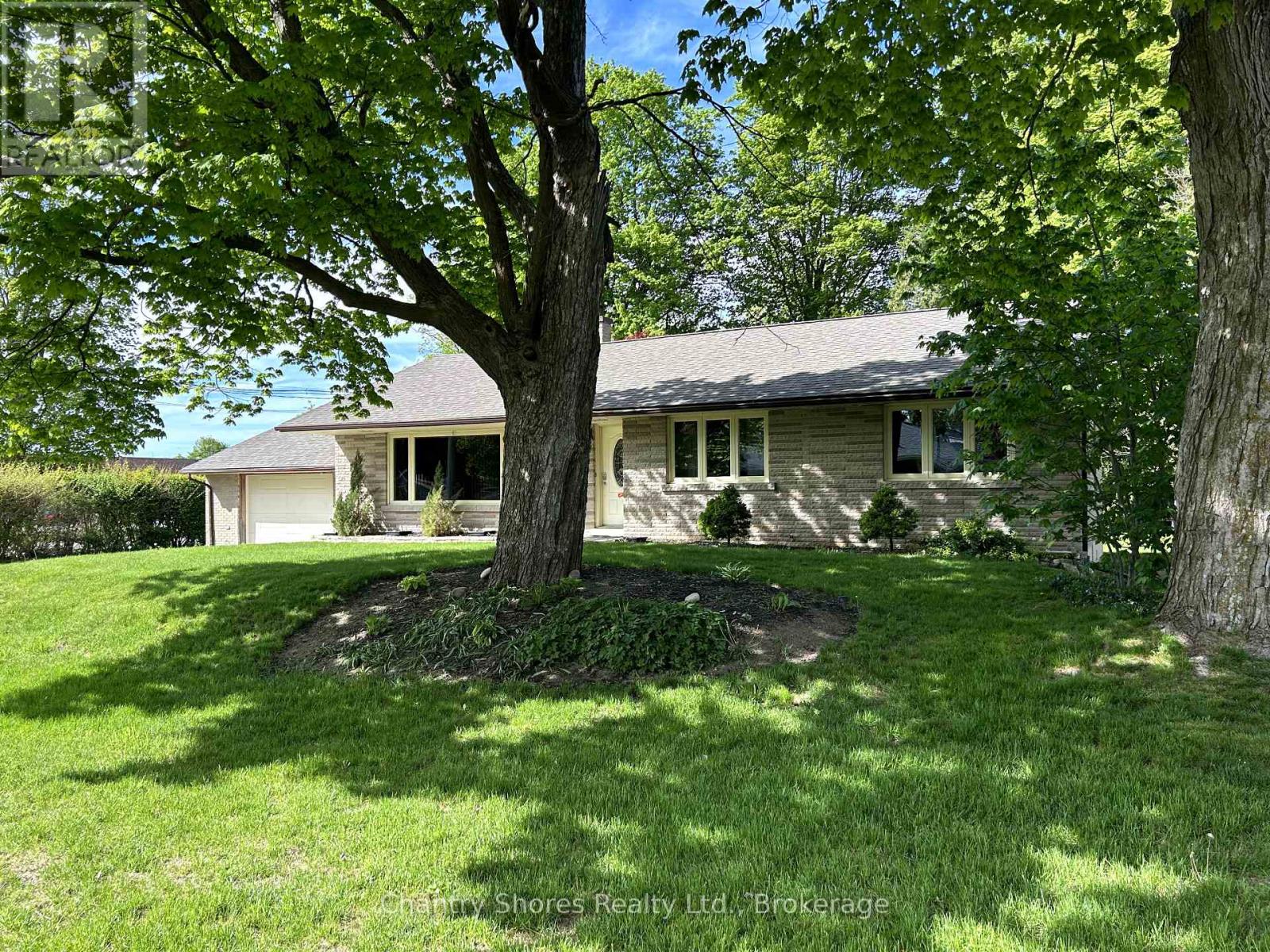 647 Eugenie St E, Saugeen Shores, ON N0H 2C4