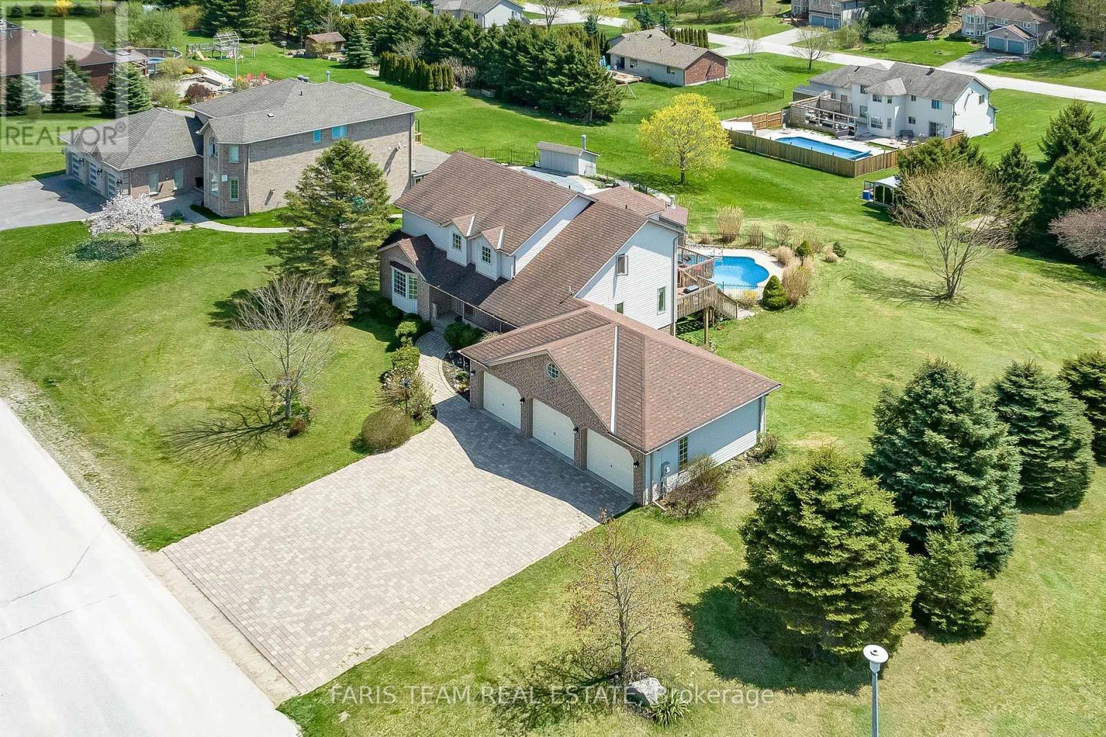 36 Marlow Cir, Springwater, ON L0L 1V0