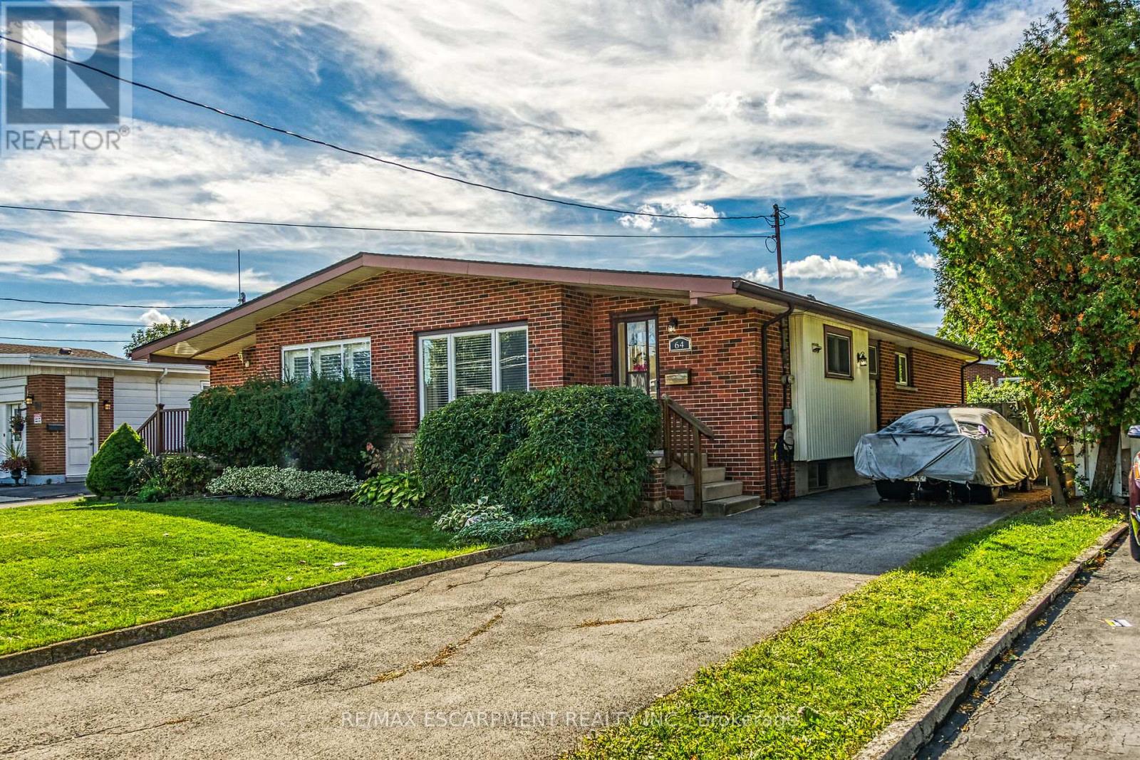 64 Luscombe St, Hamilton, ON L9A 2J8