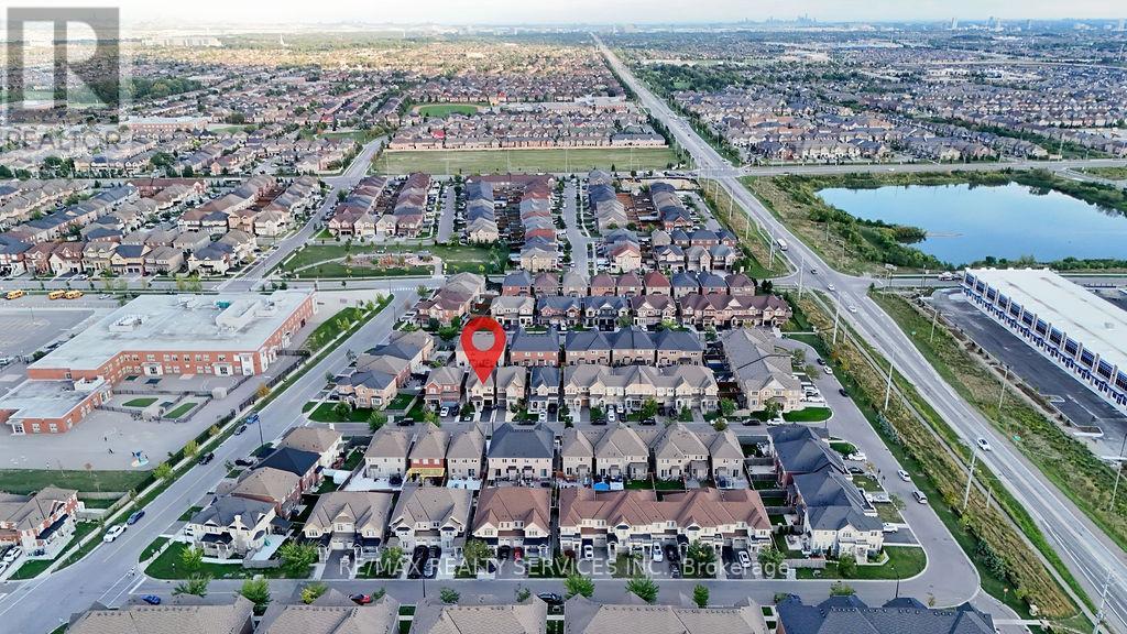 11 Trentonian St, Brampton, ON L6R 0B3