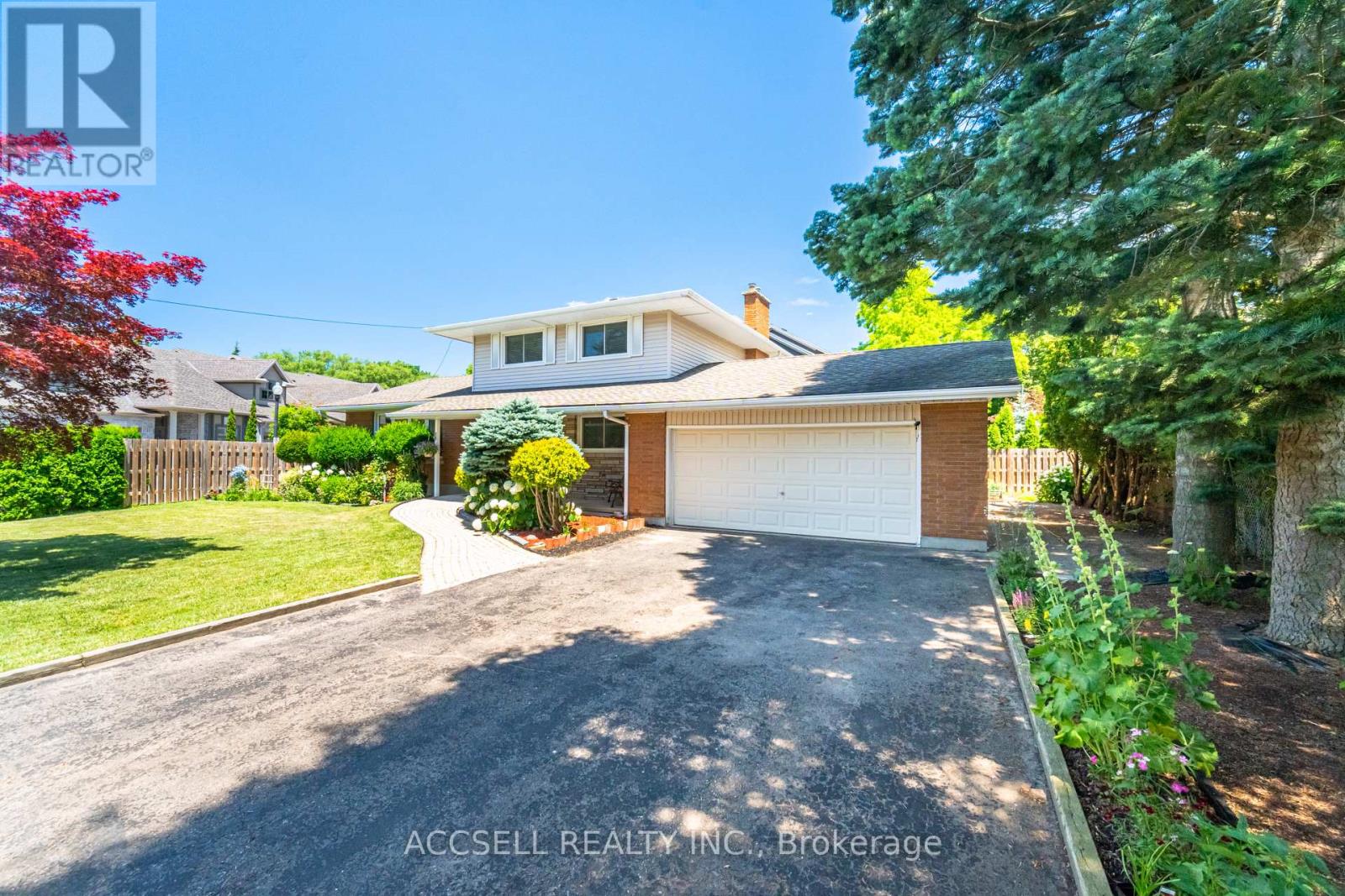 4 Tanner Cir, St. Catharines, ON L2N 3M9