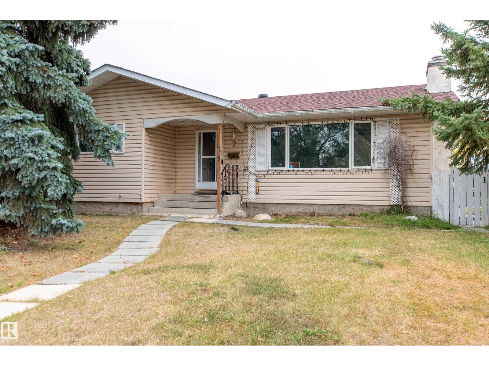 7 Ekota Cr NW, Edmonton, AB T6K 2J6