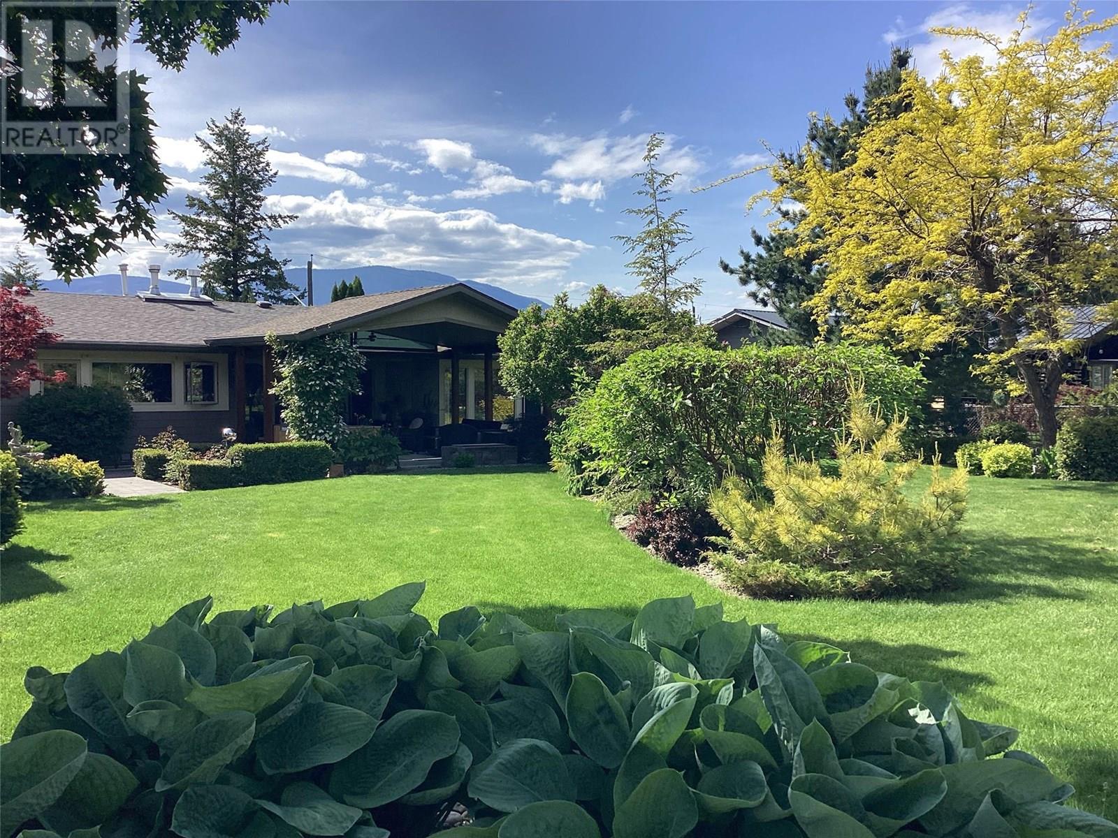 28 Street Ne Unit 2150, Salmon Arm, BC V1E 3E1
