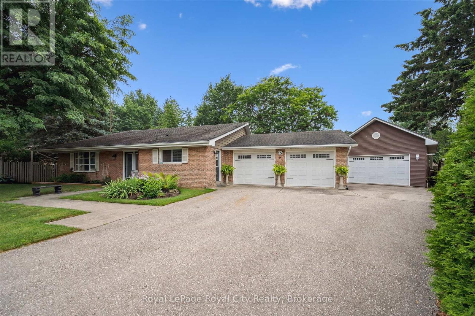 15 Wellington Dr, Centre Wellington Elorasalem, ON N0B 1J0