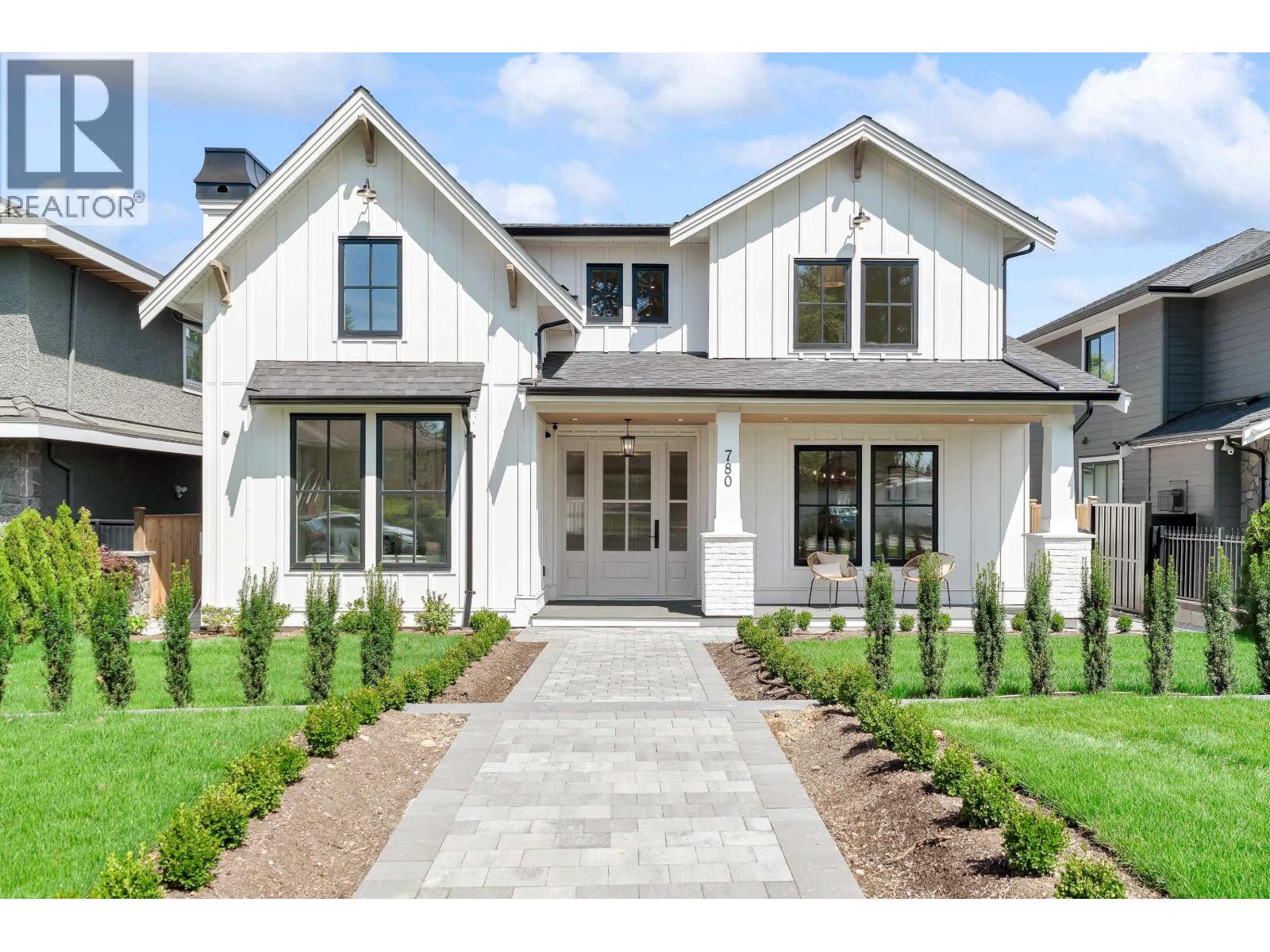 780 E 10th St, North Vancouver, BC V7L 2G1