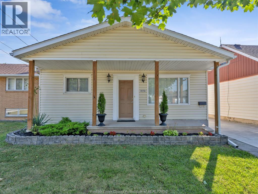 2532 Jos St Louis Ave, Windsor, ON N8T 2M5