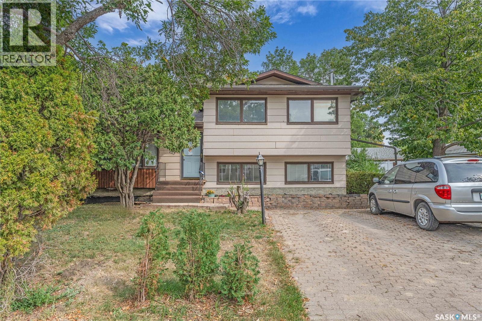110 Salemka Cres, Regina, SK S4R 7S1