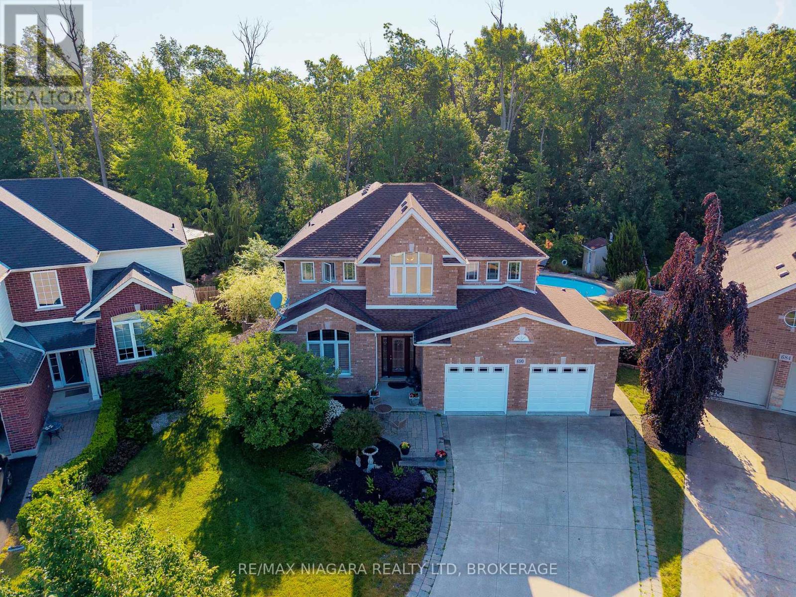 690 Brian St, Fort Erie, ON L2A 6W2