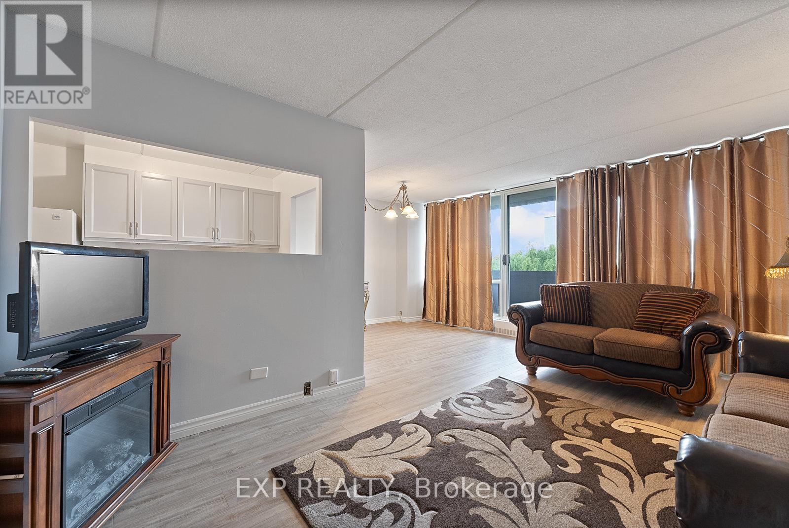 612 2 Glamorgan Ave, Toronto, ON M1P 2M8