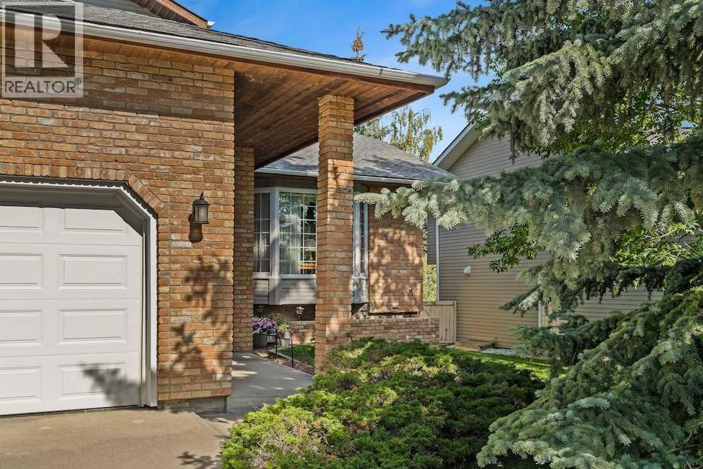 76 Stradbrooke Rise SW, Calgary, AB T3H 1T9