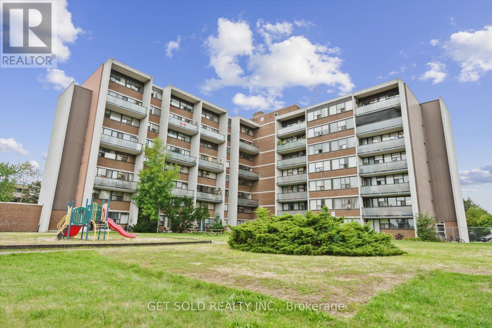 301 2121 Roche Ct, Mississauga, ON L5K 2C7
