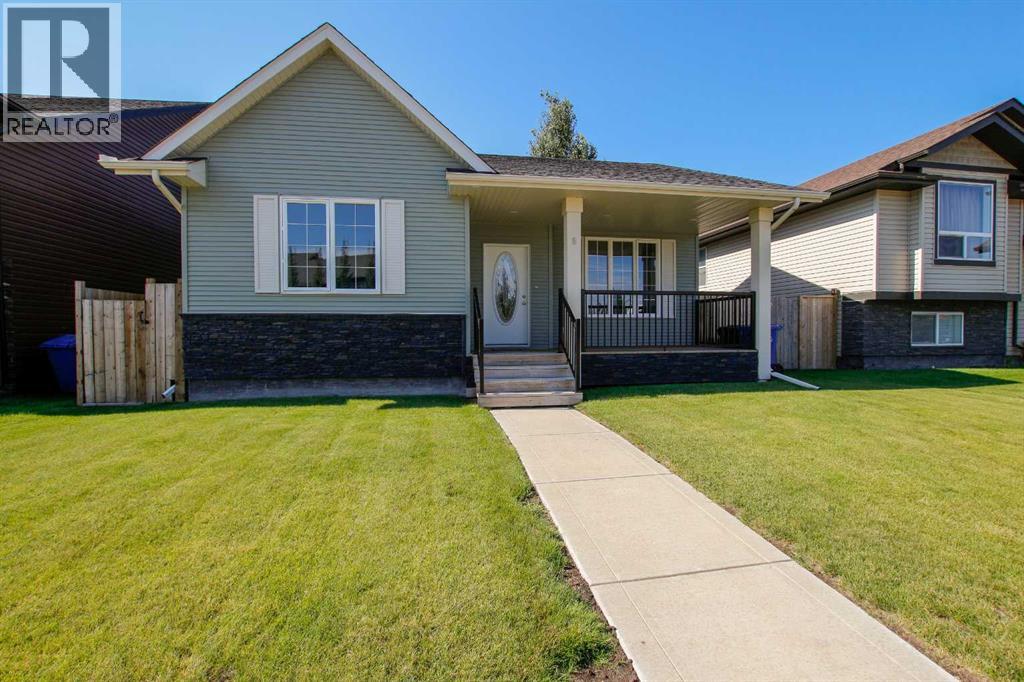 6 Henderson Cres, Penhold, AB T0M 1R0