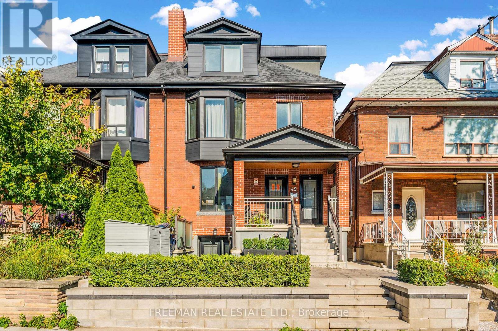 49 Beatrice St, Toronto, ON M6J 2T2