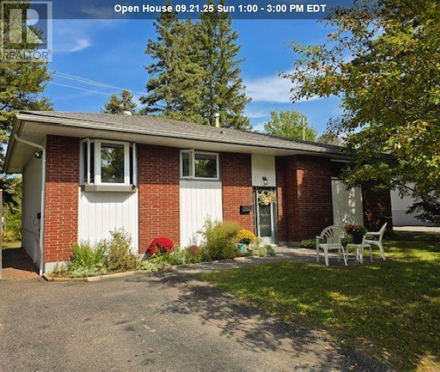 134 Hinton Ave, Thunder Bay, ON P7A 7E2