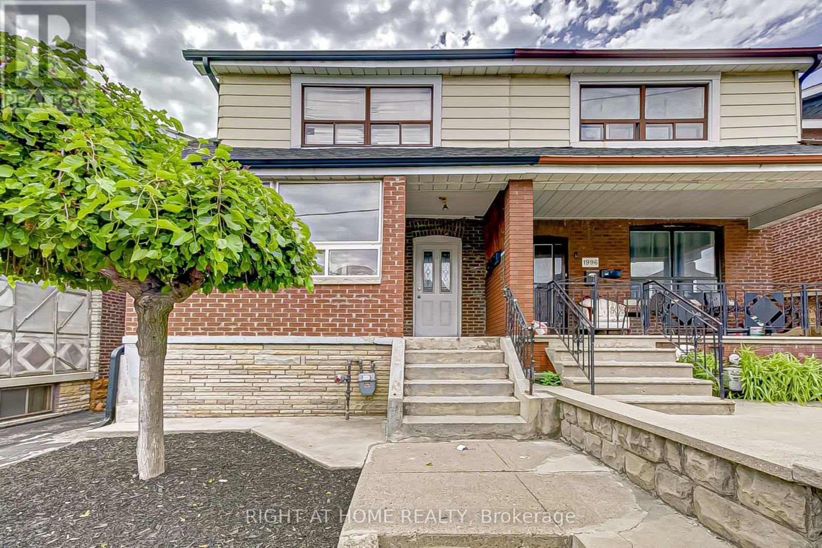 1994 Dufferin St, Toronto, ON M6E 3R2
