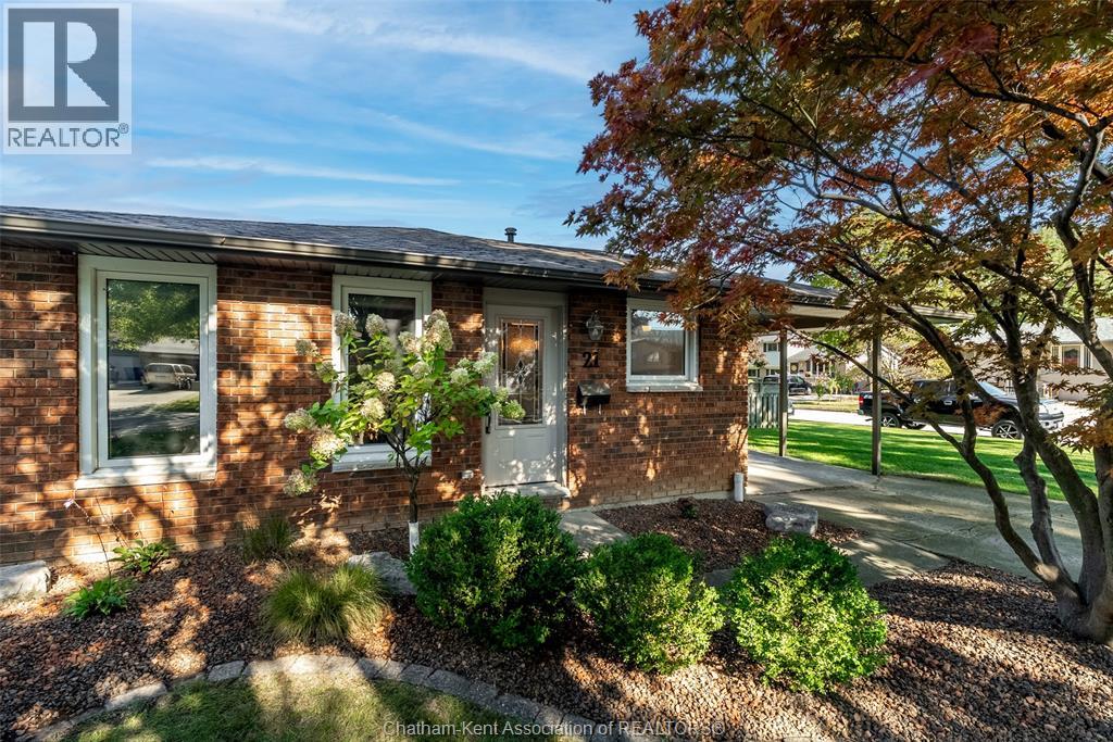 21 Thornhill Cres, Chatham, ON N7L 4M2