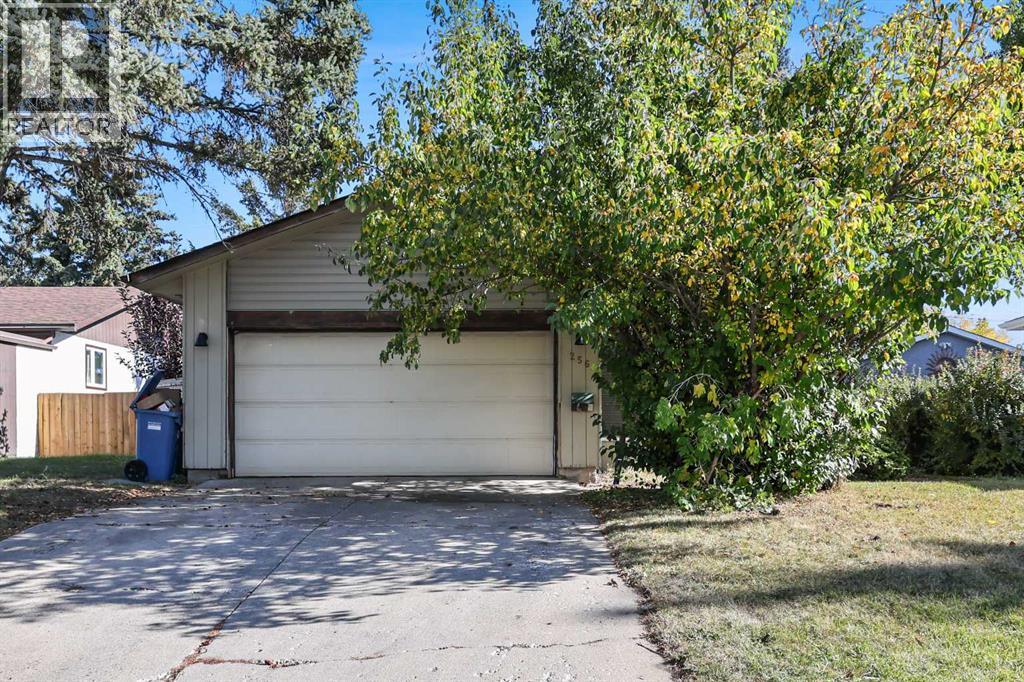 256 Cedarpark Dr SW, Calgary, AB T2W 2J4