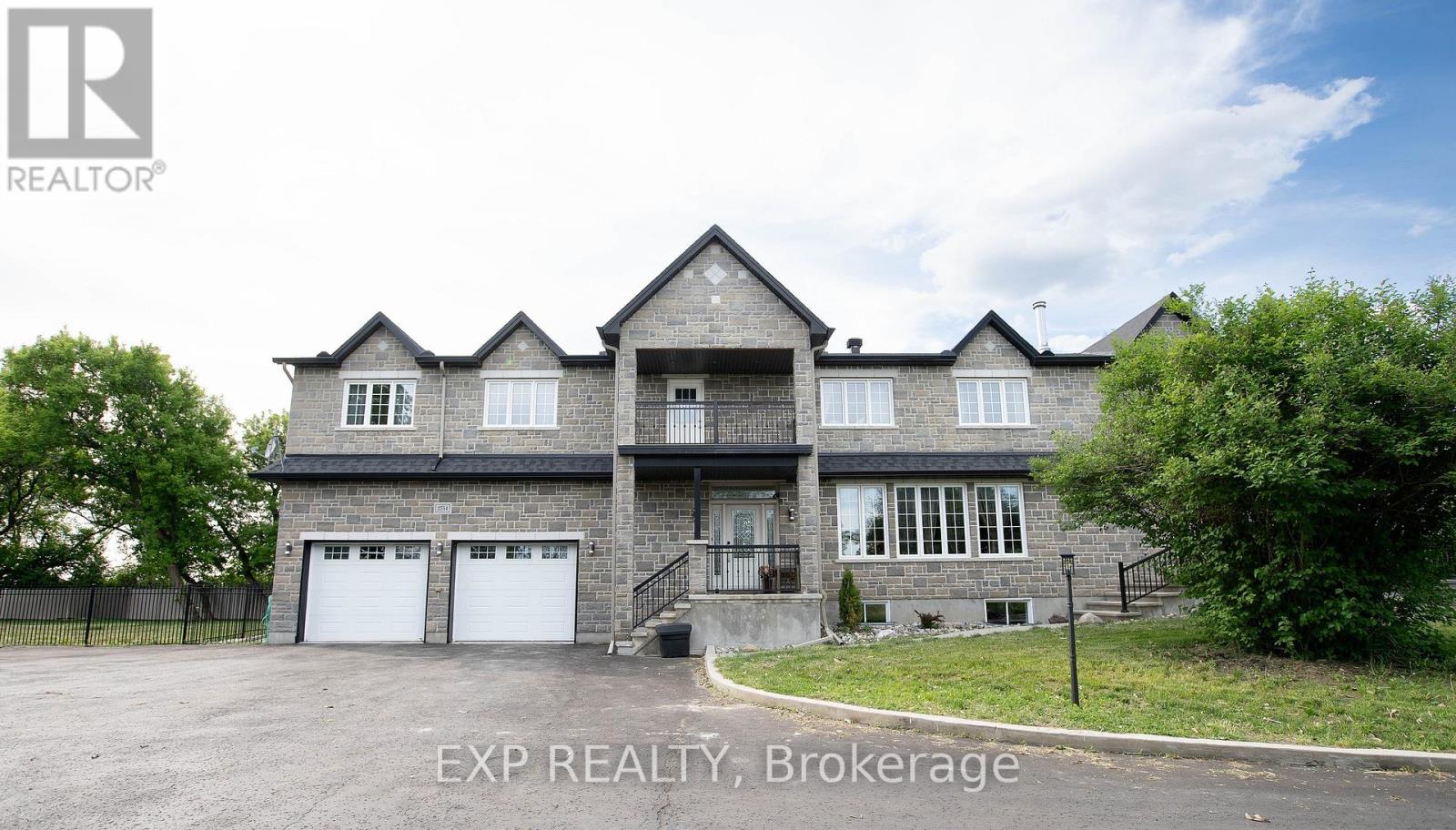 2754 Eagleson Rd, Ottawa, ON K2S 1B8