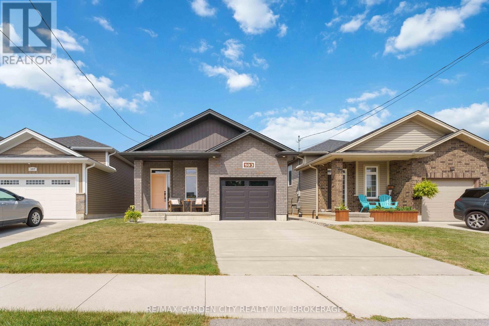 103 Scholfield Ave S, Welland, ON L3B 1N4