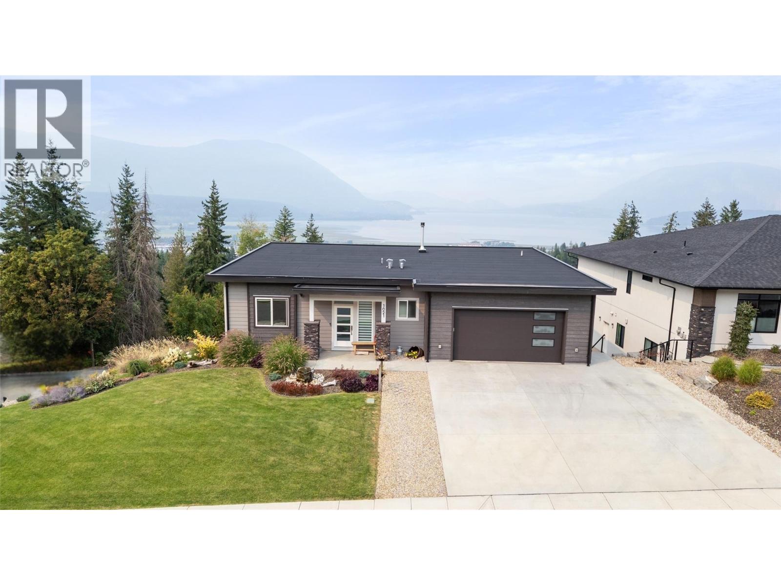 17 Avenue Se Unit 1021, Salmon Arm, BC V1E 2G2