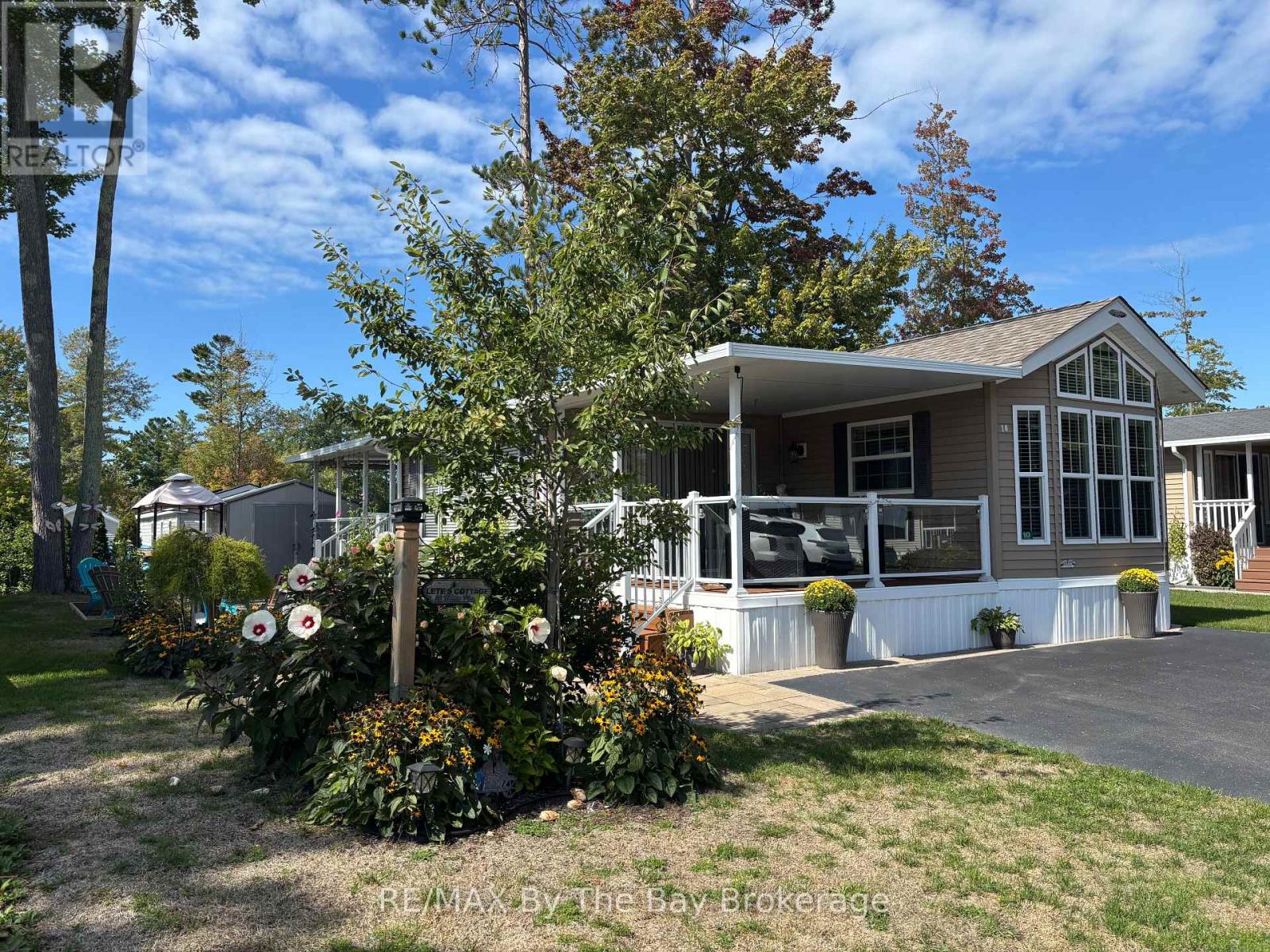10 White Pines Trl, Wasaga Beach, ON L9Z 1X7