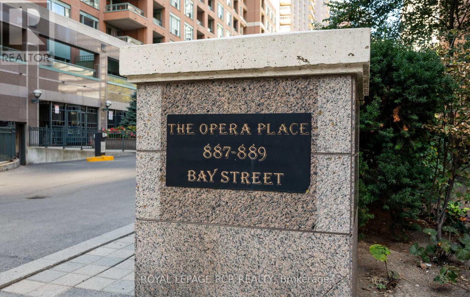 1412 887 Bay St, Toronto, ON M5S 3K6