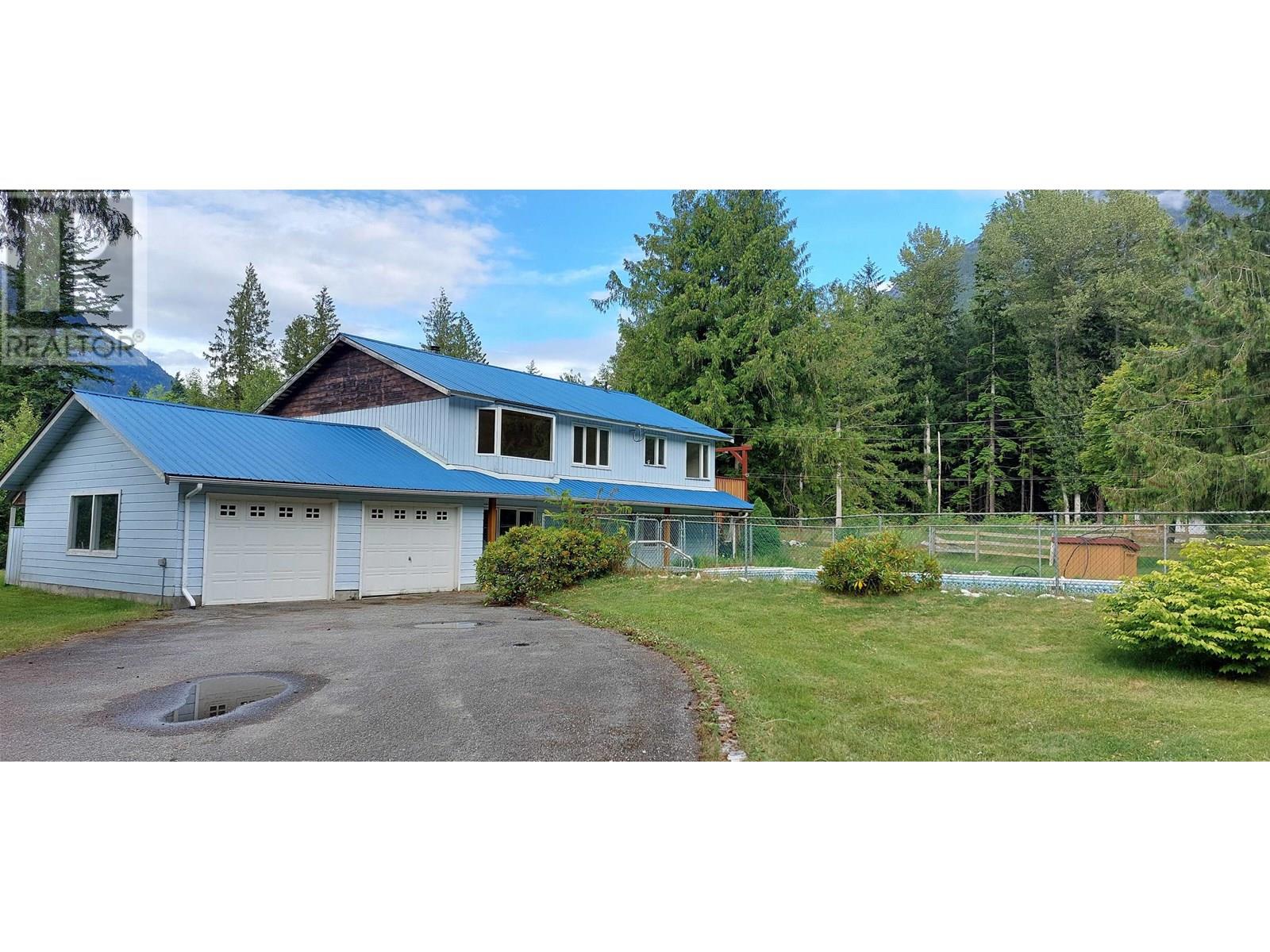 2448 Mackenzie Hwy, Bella Coola, BC V0T 1H0
