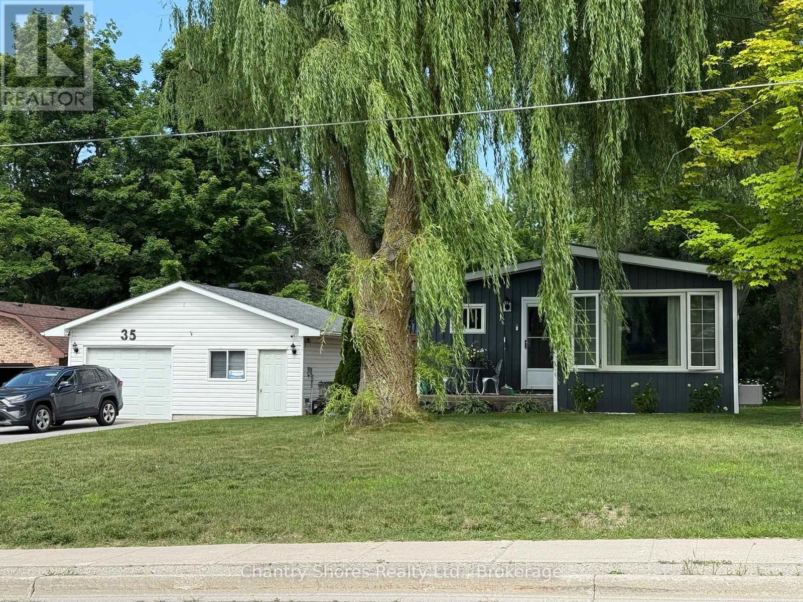 35 King St, Kincardine, ON N0G 2T0