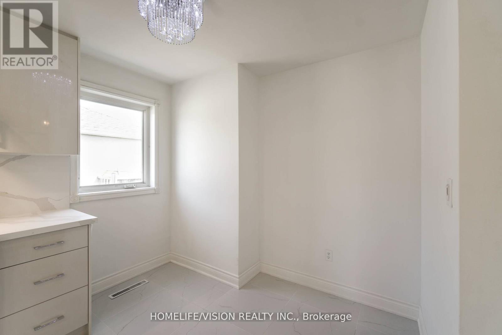 5 Orlando Blvd, Toronto, ON M1R 3N5