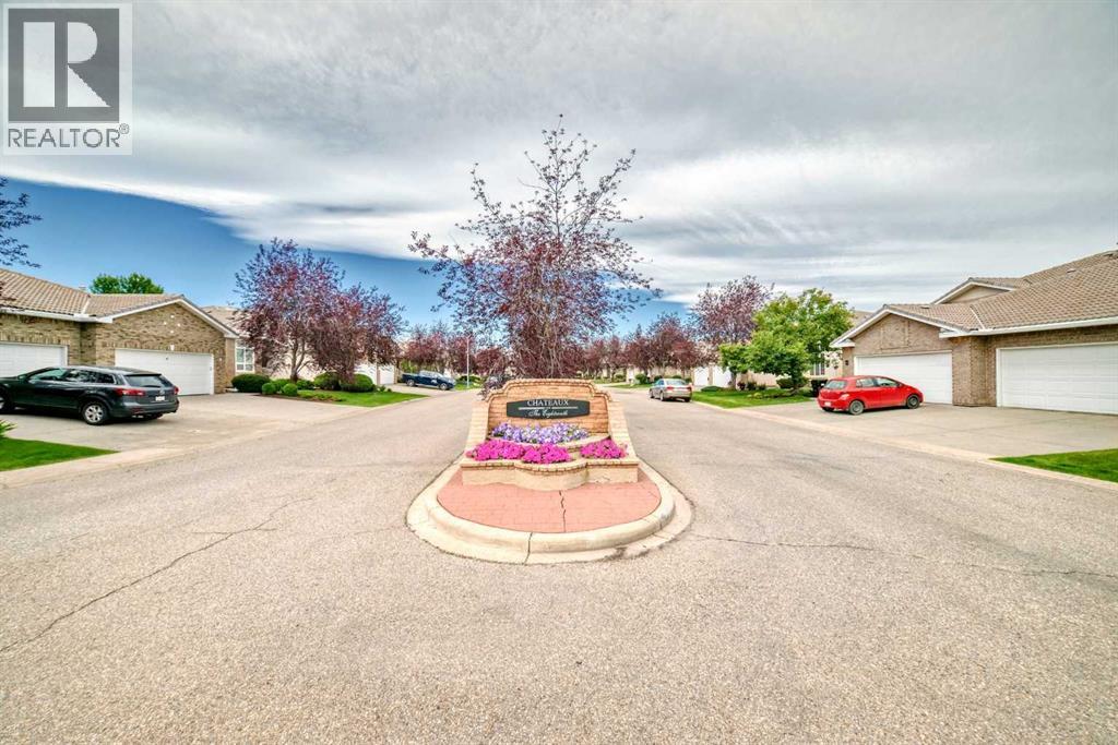 11 Hamptons Bay NW, Calgary, AB T3A 5R6