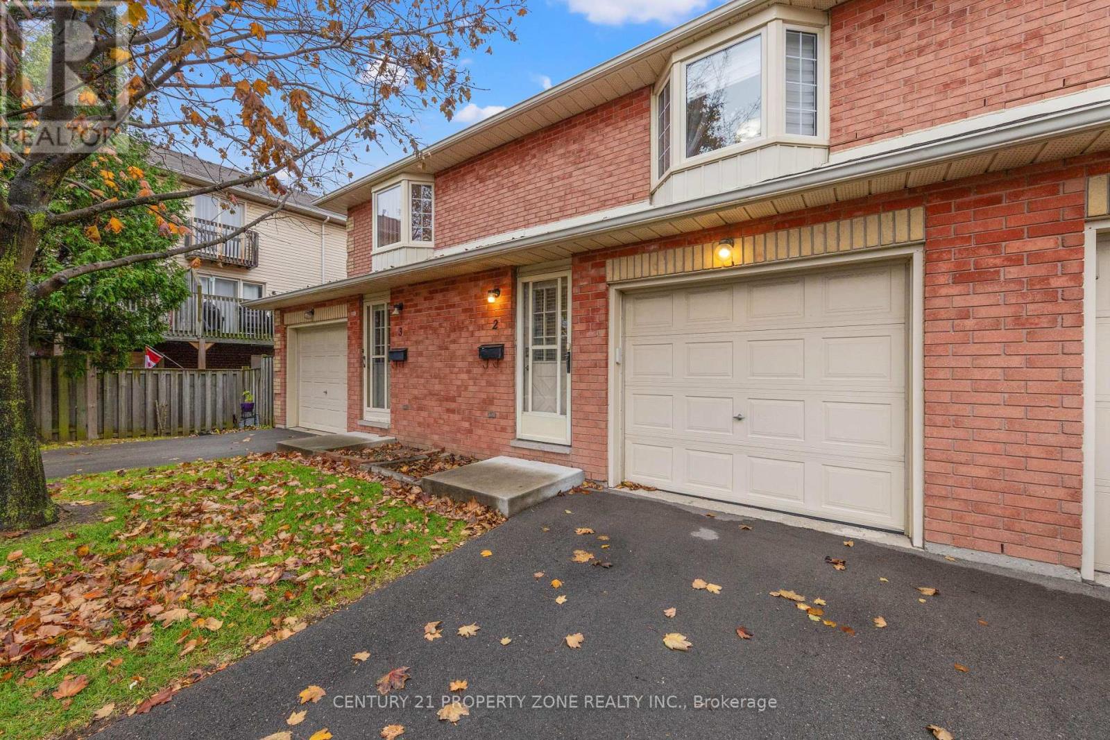 2 280 Limeridge Rd E, Hamilton, ON L9A 4Y2