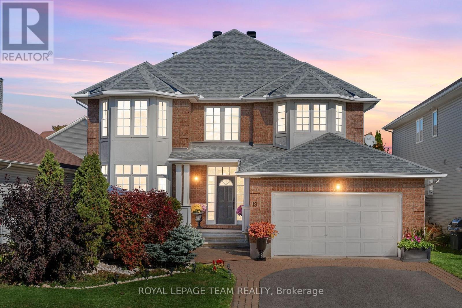 19 Black Tern Cres, Ottawa, ON K2M 2Z4