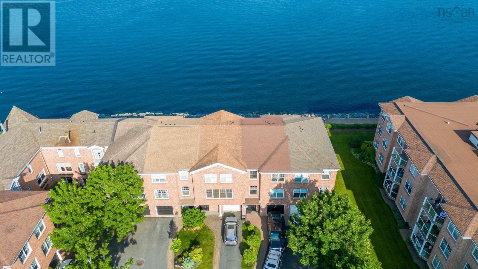 13 Arthur Lismer Ct, Bedford, NS B4A 4B4