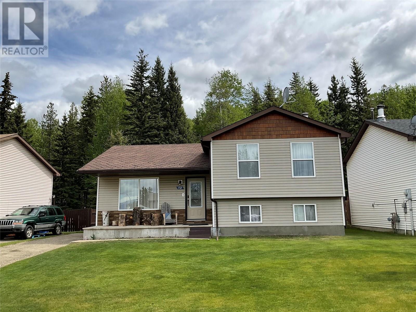 132 Babcock Ave, Tumbler Ridge, BC V0C 2W0