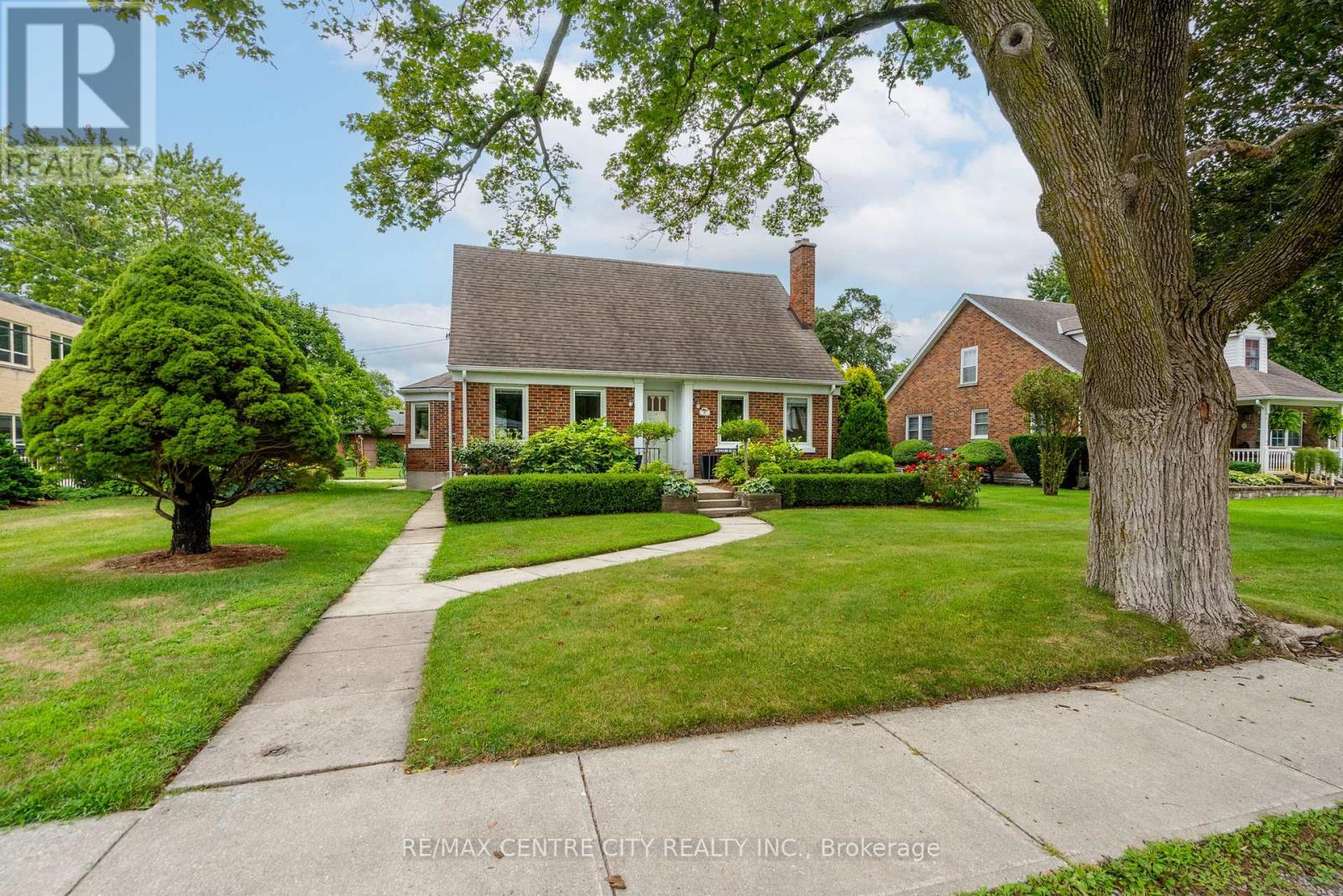 132 Maria St, Strathroy-caradoc Nw, ON N7G 2W8