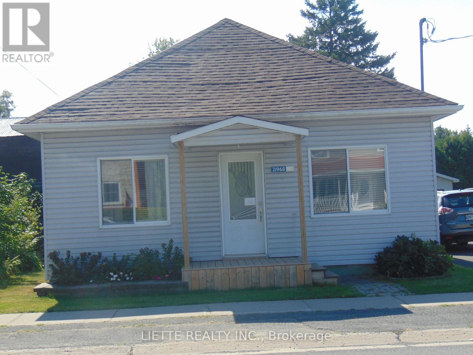 21968 Main St, North Glengarry, ON K0B 1H0