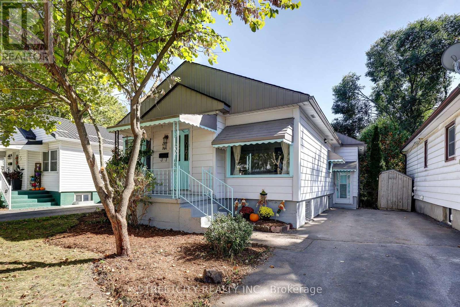 71 Connaught Ave, London, ON N5Y 3A5