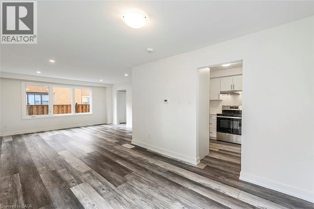 56 58 Delawana Dr, Hamilton, ON L8E 1G4