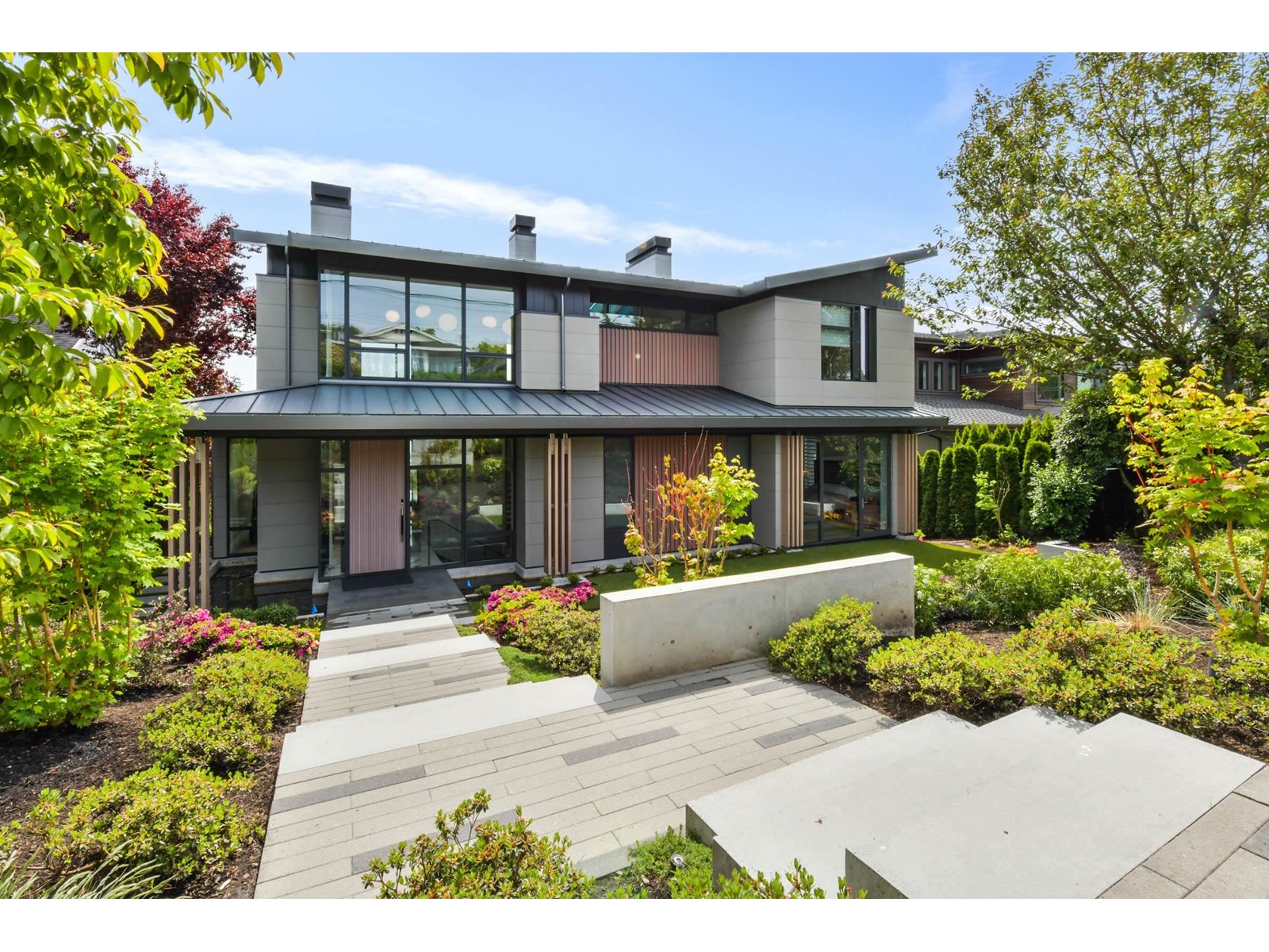 13386 Marine Dr, Surrey, BC V4A 1G2