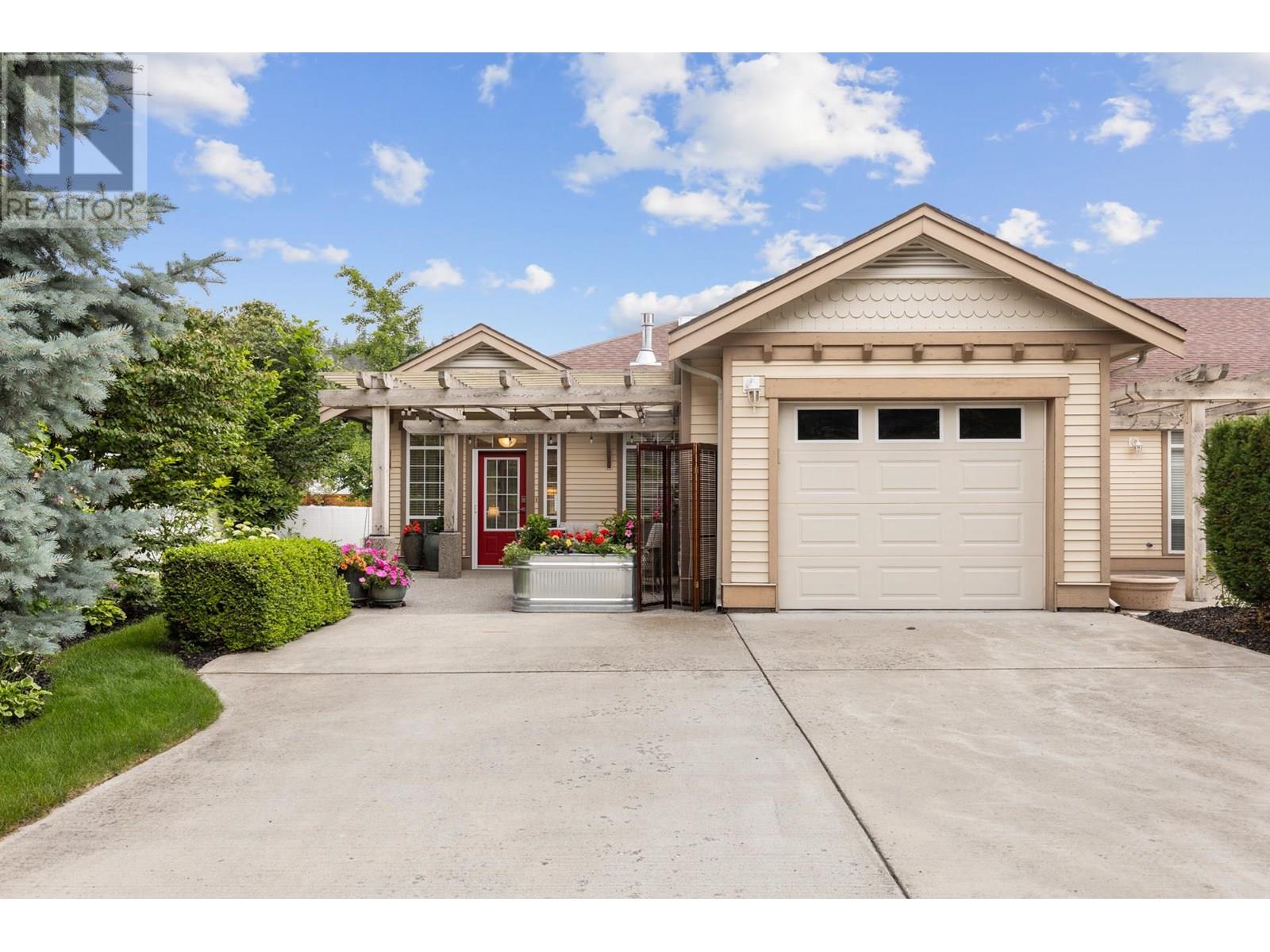 4032 Lake Ave #a, Peachland, BC V0H 1X6