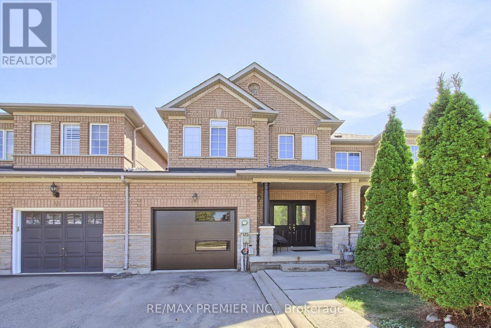 39 Ronan Cres, Vaughan, ON L4H 2J7