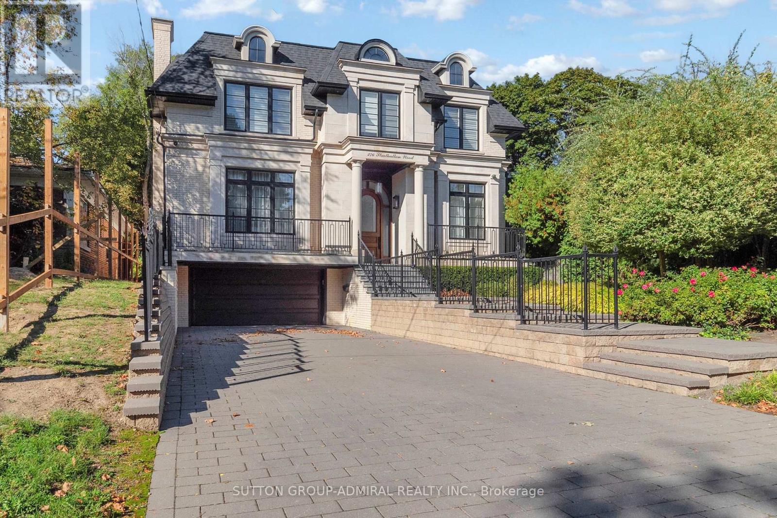 276 Strathallan Wood, Toronto, ON M5N 1T6