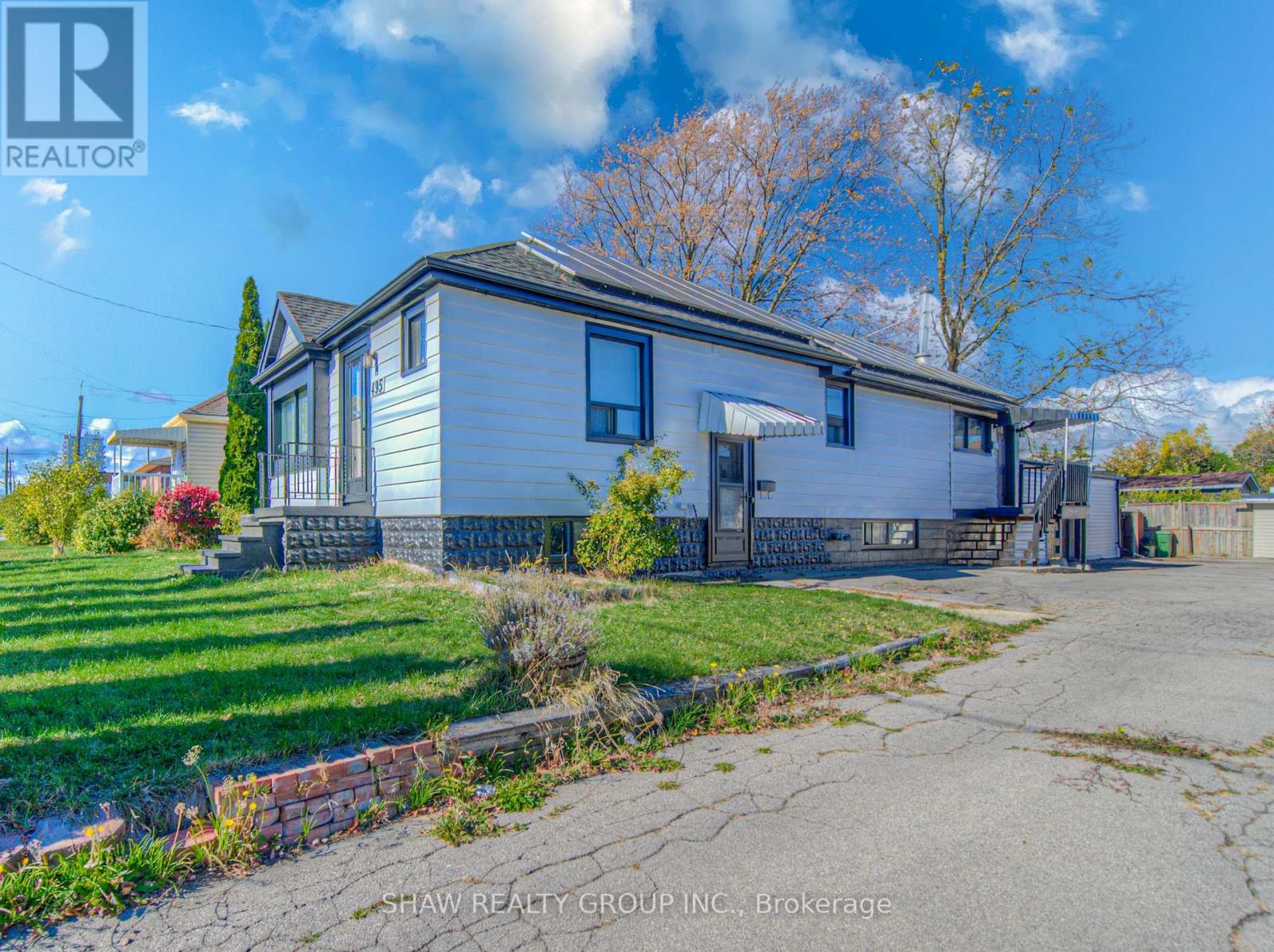495 Melvin Ave, Hamilton, ON L8H 2L9