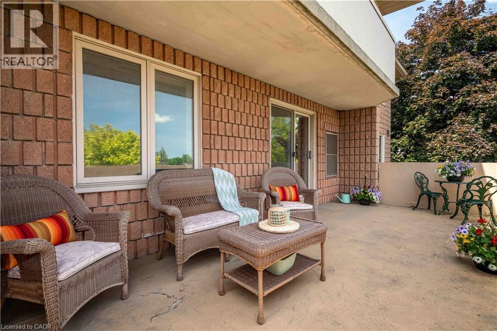 416 Limeridge Road E Unit 216, Hamilton, ON L9A 2S7